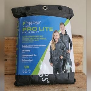 NWT Frogg Toggs Youth Pro Lite Rain Suit. Small/medium